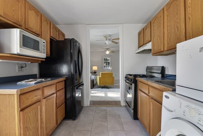 Building Photo - Charming 3 Bed 1 Bath Home Available Immed...