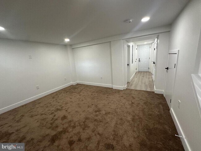 Foto del edificio - 744 E Cold Spring Ln