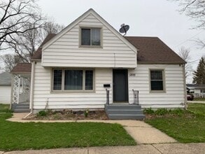 Building Photo - 1205 Van Wie Ave
