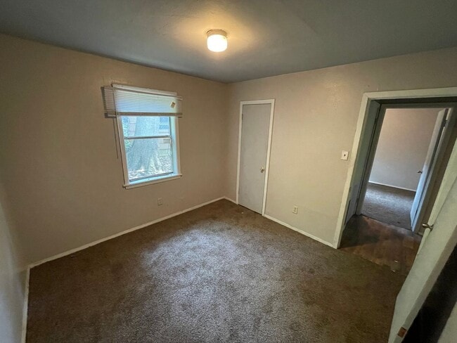 Building Photo - 4 Bed, 1.5 Bath Home With Carport and Cent...