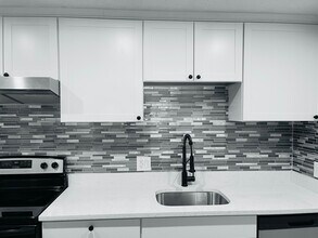 Building Photo - 4 Hallmark Gdns