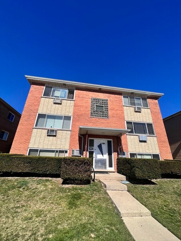 9240 Seymour Ave, Schiller Park, IL 60176 House Rental in Schiller