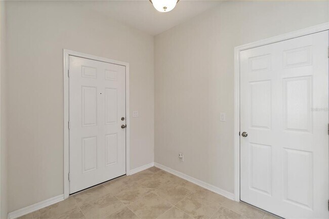 Foto del edificio - 1651 Chatsworth Cir