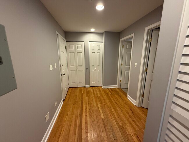 Foto del edificio - 6954 N Greenview Ave
