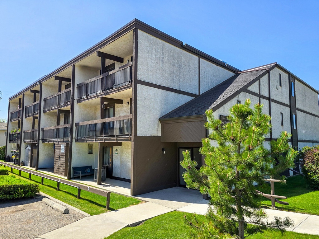 Primary Photo - Mainstreet Cochrane Apartments