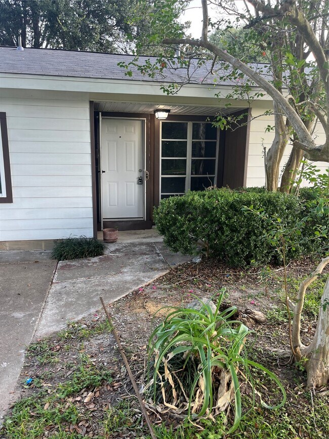 Foto del edificio - 7202 Carver Ave