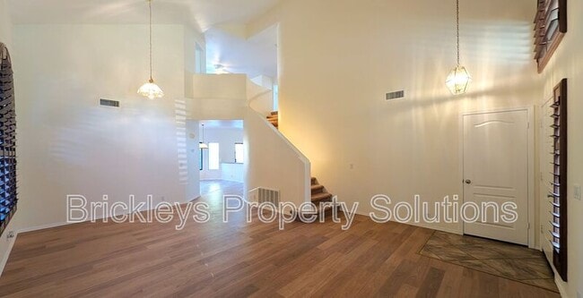 Foto del edificio - 2242 W Myrtle Dr