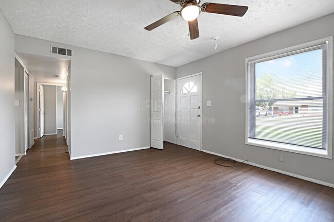 Foto del edificio - 8602 Gary Wy