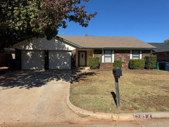 Foto del edificio - 3 bed, 2 bath ,fenced back yard in Moore Schools, ready for move in!