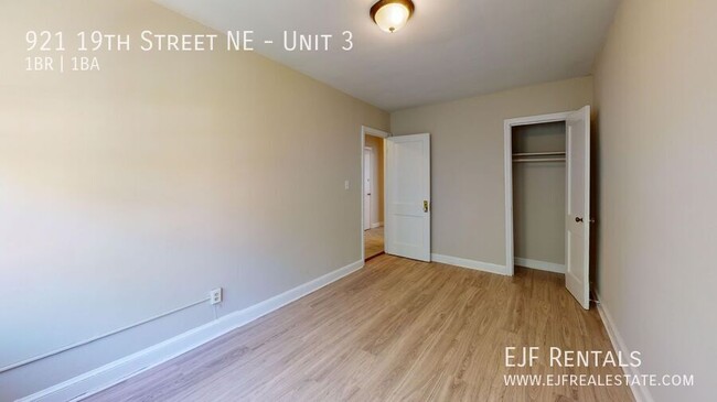 Foto del edificio - 921 19th St NE