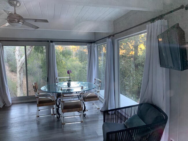 Bright light studio apt - 11036 Anzio Rd