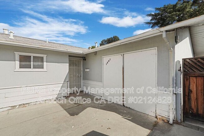 Building Photo - 1221 Miller St