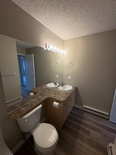 Building Photo - 2 Bed 1 Bath Unit in Calgary, AB