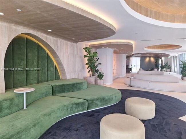 Foto del edificio - 700 NE 24th St