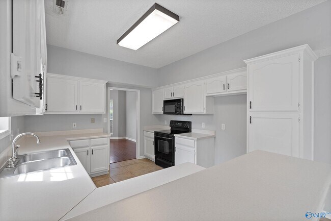 Building Photo - 469 SW Sussex Dr
