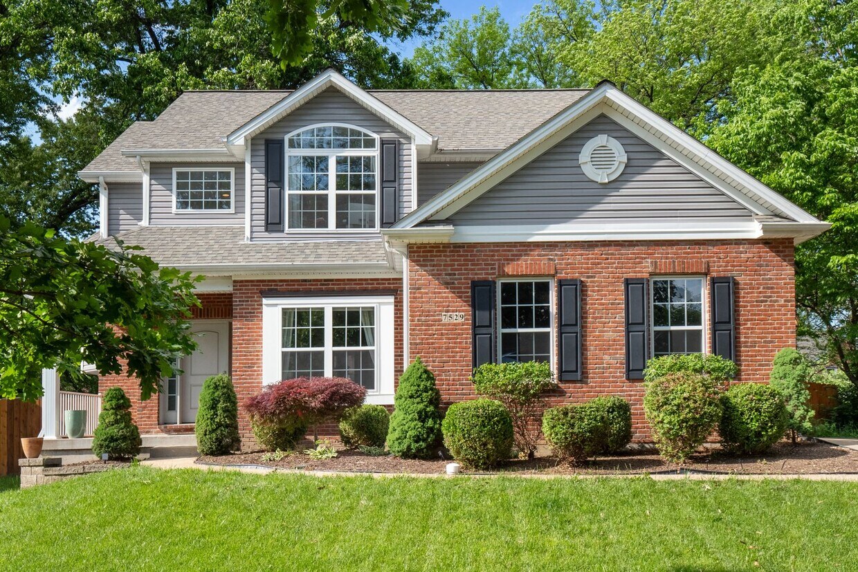 Foto principal - Stunning 4-bedroom, 2.5-bathroom rental of...