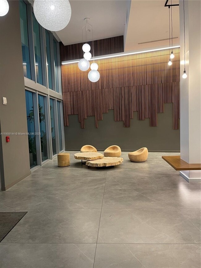 Foto del edificio - 350 S Miami Ave