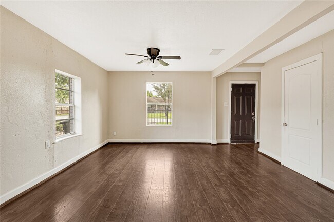 Foto del edificio - 7526 Bywood St