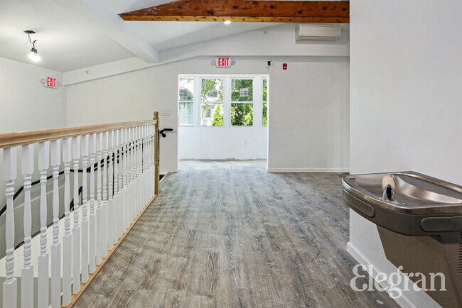 Building Photo - 861 Midland Ave