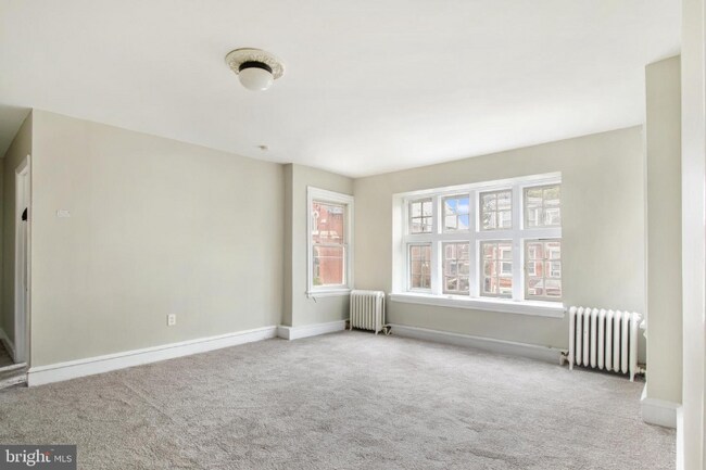 Foto del edificio - 613 W 10th St