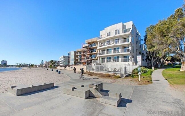Foto del edificio - 1251 Parker Pl