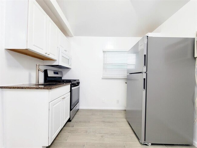 Foto del edificio - 1014 1/2 E 38th St