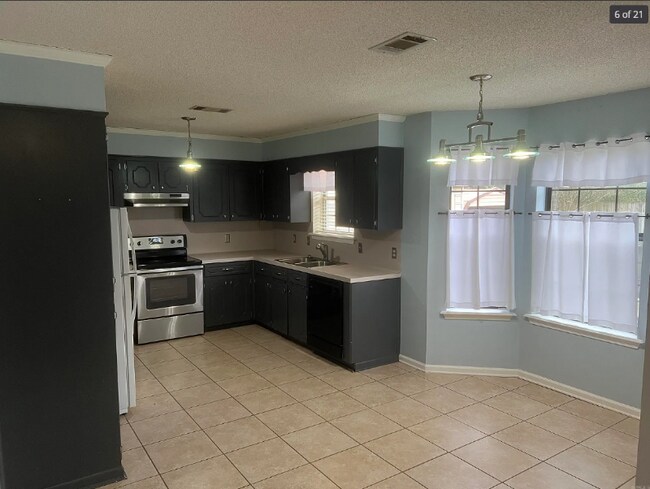 Foto del edificio - 8 Bridgestone Dr