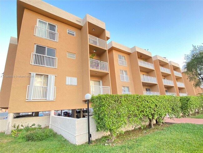Foto del edificio - 17051 NE 35th Ave