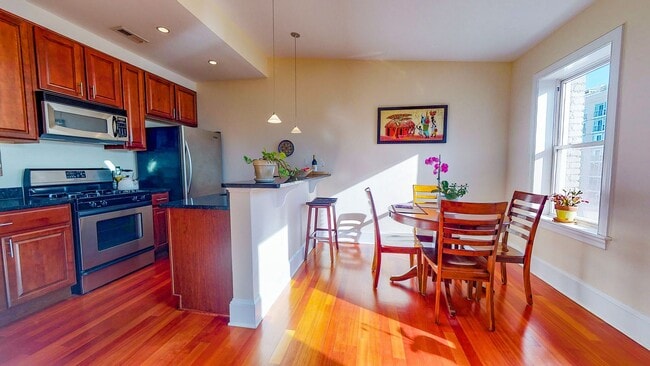 Foto del edificio - Top Floor Columbia Heights