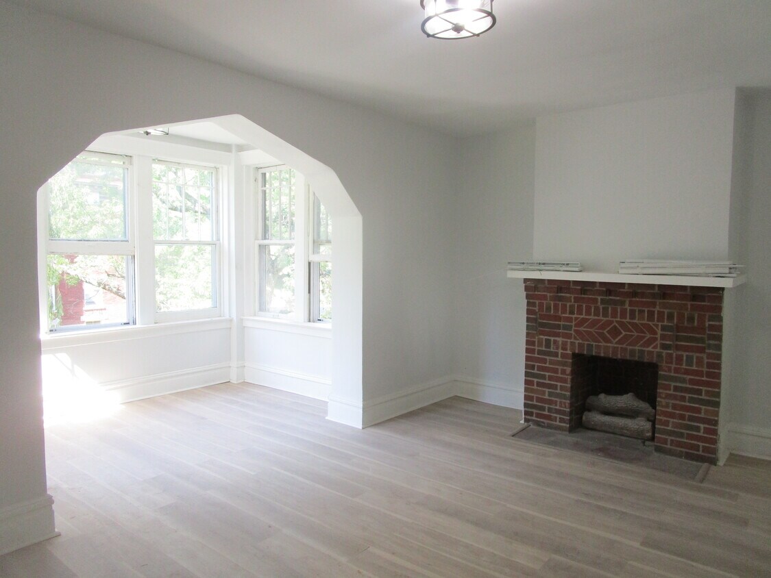 Foto principal - 5920 McPherson Ave