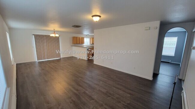 Foto del edificio - 2821 Village Park Dr