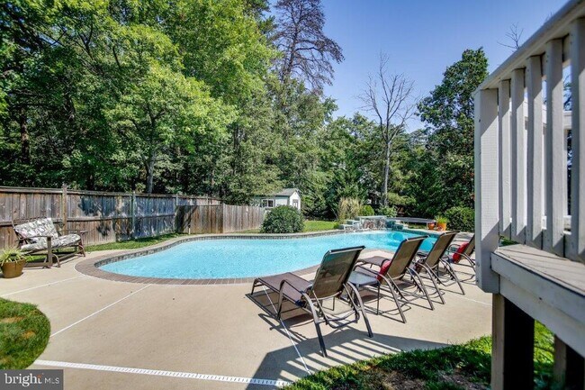 Foto del edificio - 12990 Hampton Forest Ct