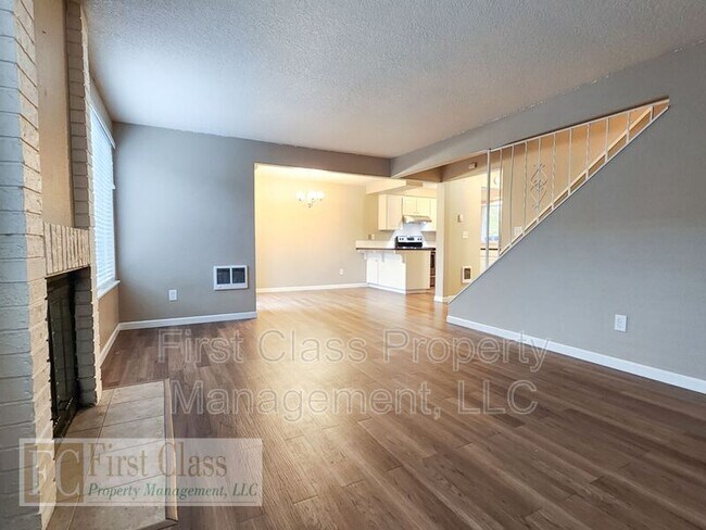 Building Photo - 4323 SE 37th Ave
