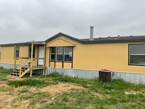Building Photo - 104 Hillside Ct