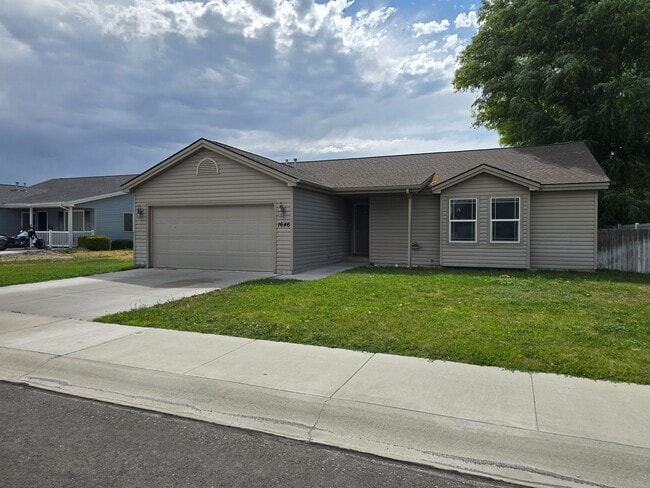 Building Photo - For Rent: 3 Bed, 2 Bath Home in Magic Vall...