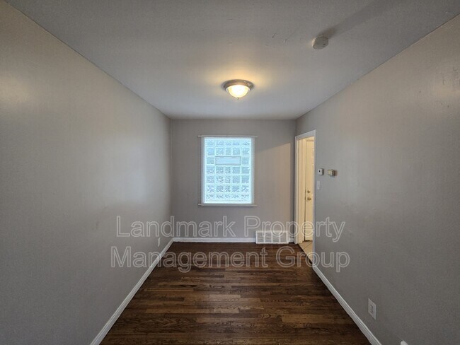 Foto del edificio - 9151 Mansfield St