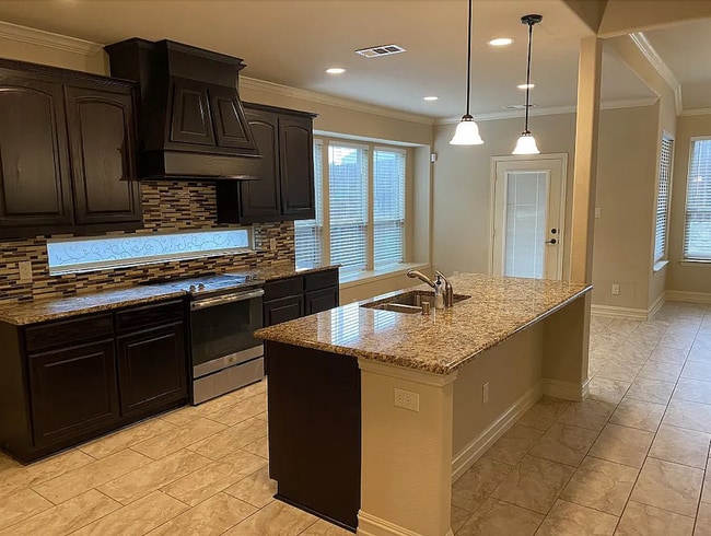 Building Photo - 1006 Jamal Dr