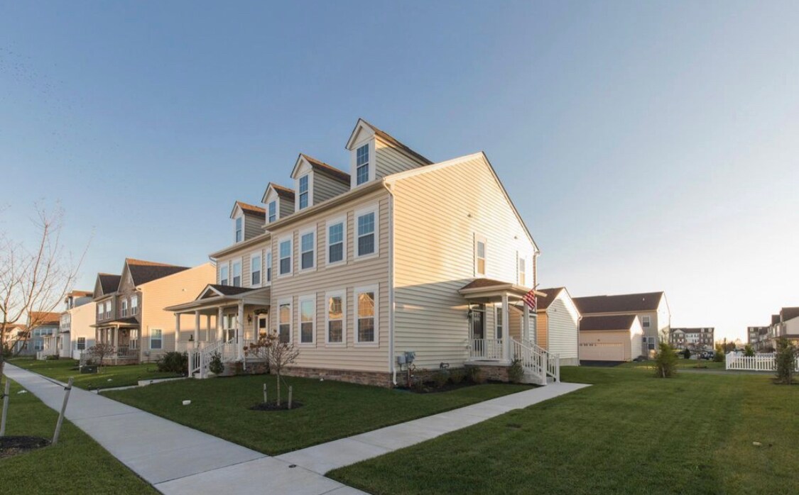Primary Photo - 2413 W Palladio Pl