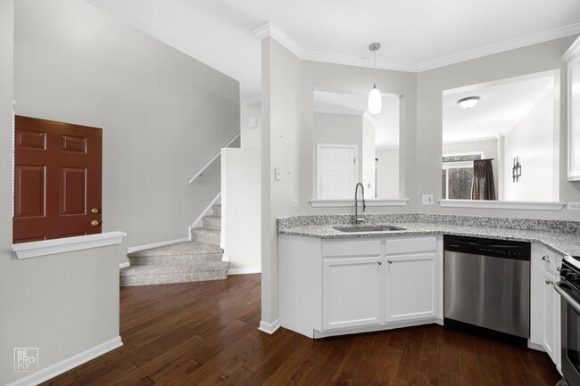 Building Photo - Gorgeous and Updated Large 2 Bedroom / 1.5 Bath Townhome in Grayslake!