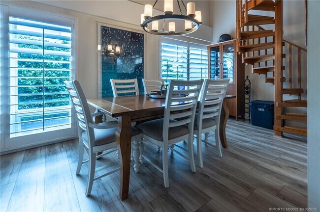 Building Photo - 245 NE MacArthur Blvd