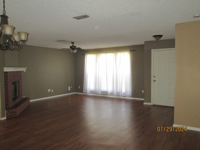Building Photo - HOUSE - 3 Bedrooms, 2 Bath, 2 Car Garage