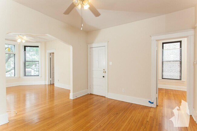Foto del edificio - 3525 N Wilton Ave