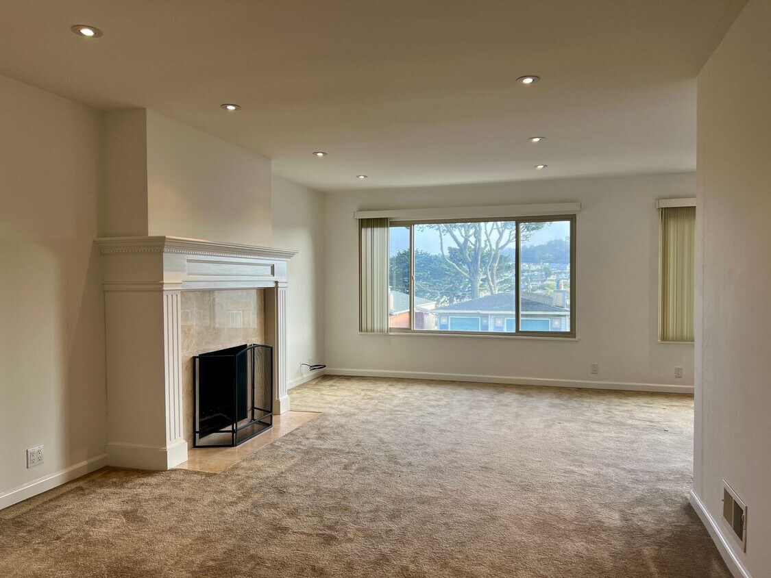 Primary Photo - Sparkling 2 Bedroom 1.5 Bath - Nicely upda...