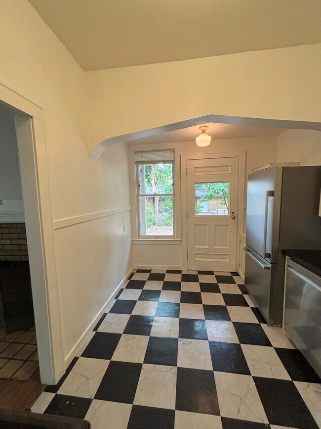 200 Burton St SE Unit 2, Grand Rapids, MI 49507 Condo for Rent in