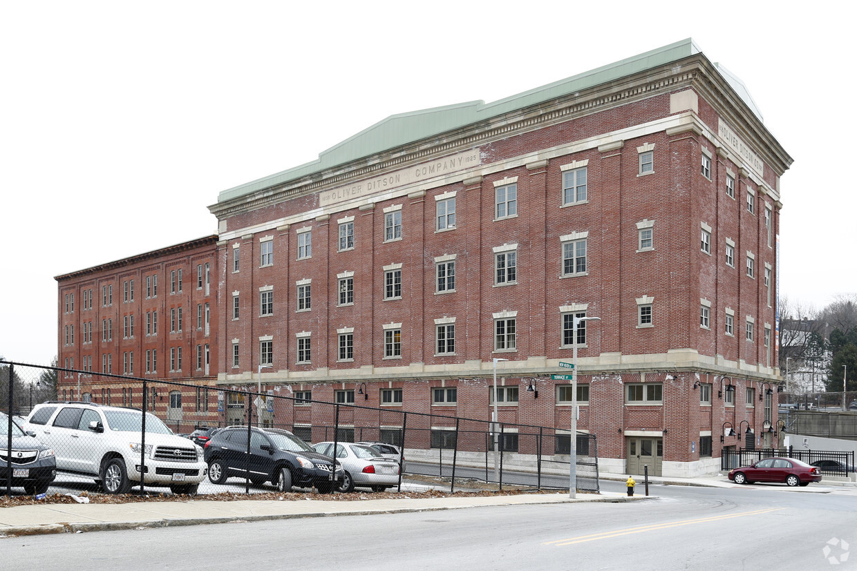 Primary Photo - Oliver Lofts