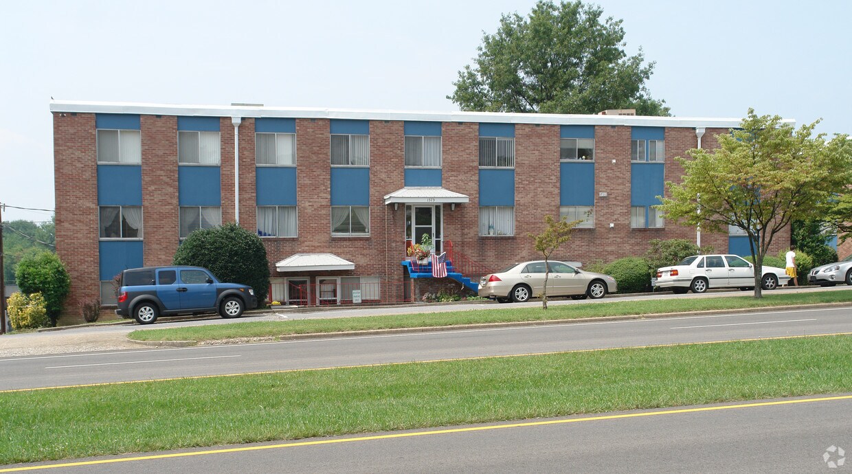 Imperial Terrace Apts. 1569 Fort Henry Dr Kingsport, TN Apartments