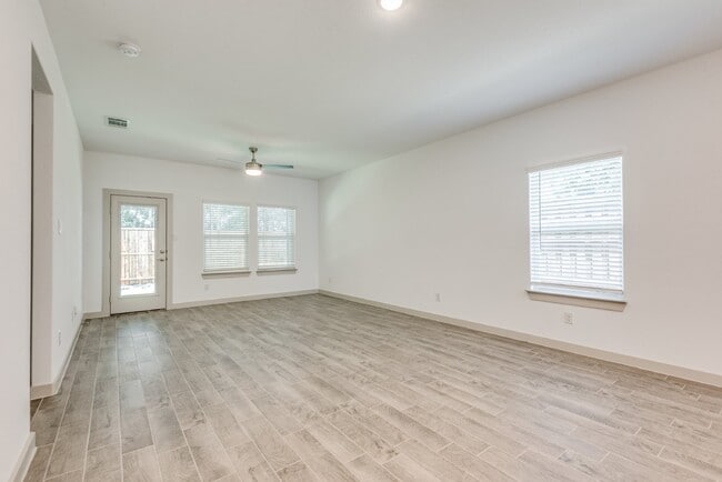 Building Photo - 3331 Conroe St