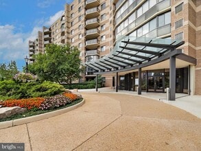 Building Photo - 8350 Greensboro Dr