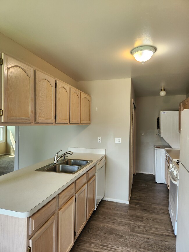 Building Photo - 9461 Parkwood N