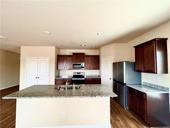Building Photo - 3591 Falconwood Dr